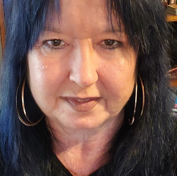 Meet your Posher, Glenda - Picture 1 of 1